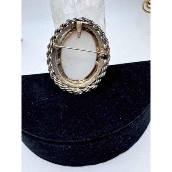 Vintage Brooch Ornate Porcelain Gold Tone Portrait Lovely Lady Unbranded - Picture 3 of 13